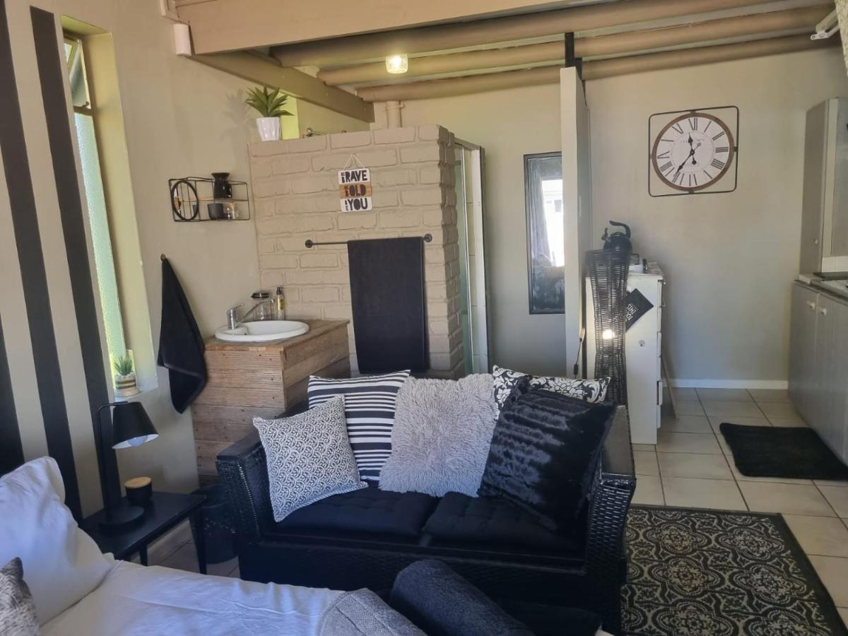 Angel 8 Airbnb Apartment 2 Robertson Dış mekan fotoğraf