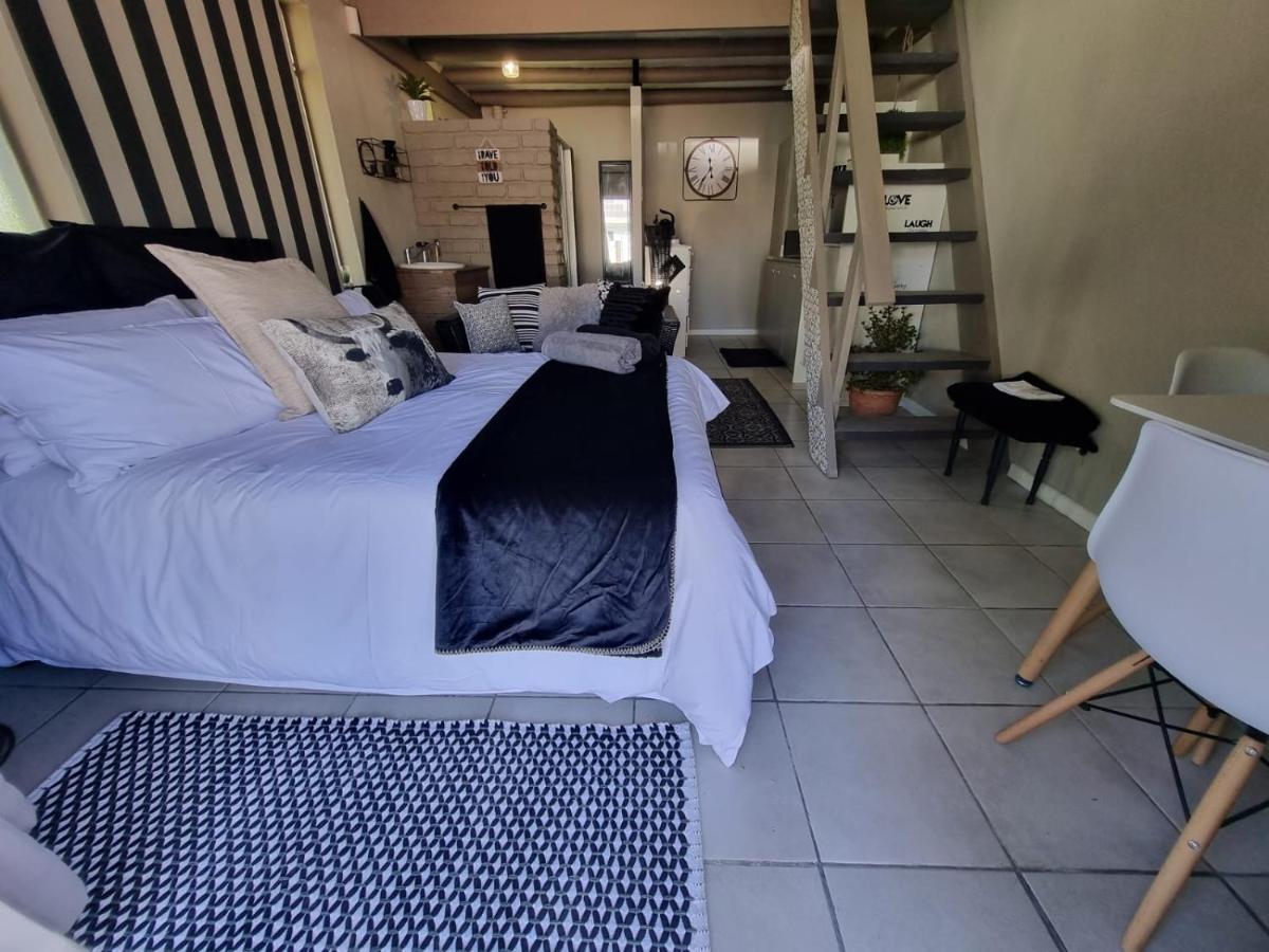 Angel 8 Airbnb Apartment 2 Robertson Dış mekan fotoğraf