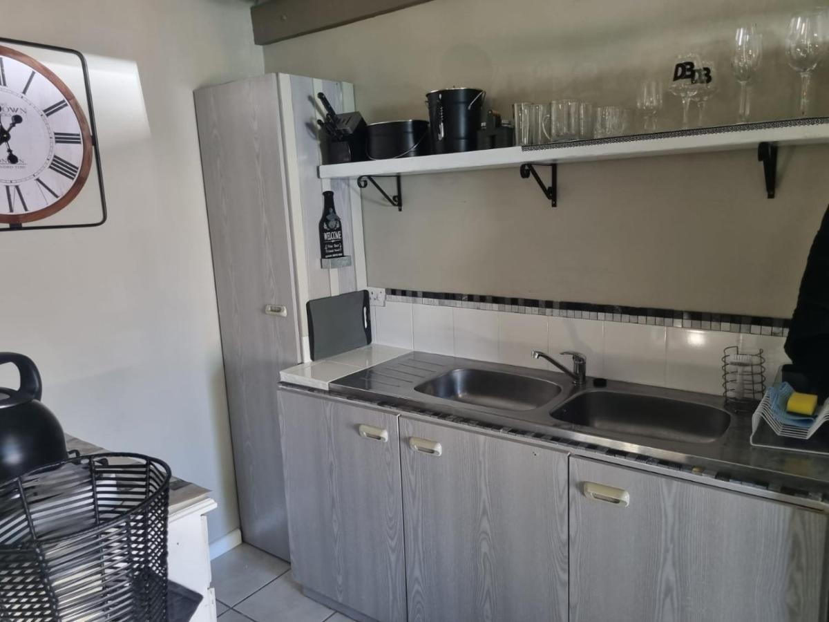 Angel 8 Airbnb Apartment 2 Robertson Dış mekan fotoğraf