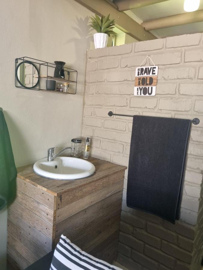 Angel 8 Airbnb Apartment 2 Robertson Dış mekan fotoğraf