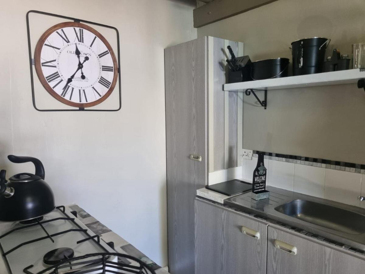 Angel 8 Airbnb Apartment 2 Robertson Dış mekan fotoğraf